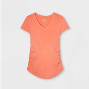 Short sleeve v-neck side shirred maternity t-shirt
